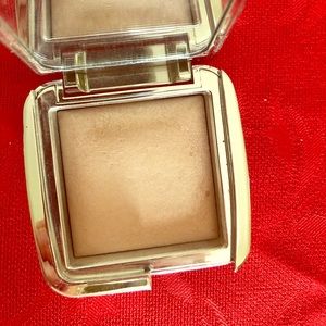 Hourglass iridescent strobe light highlighter
